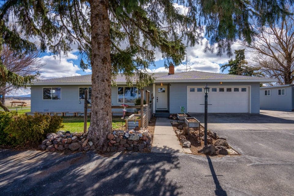 Photo of 2595 SW Culver Highway 1 of 1