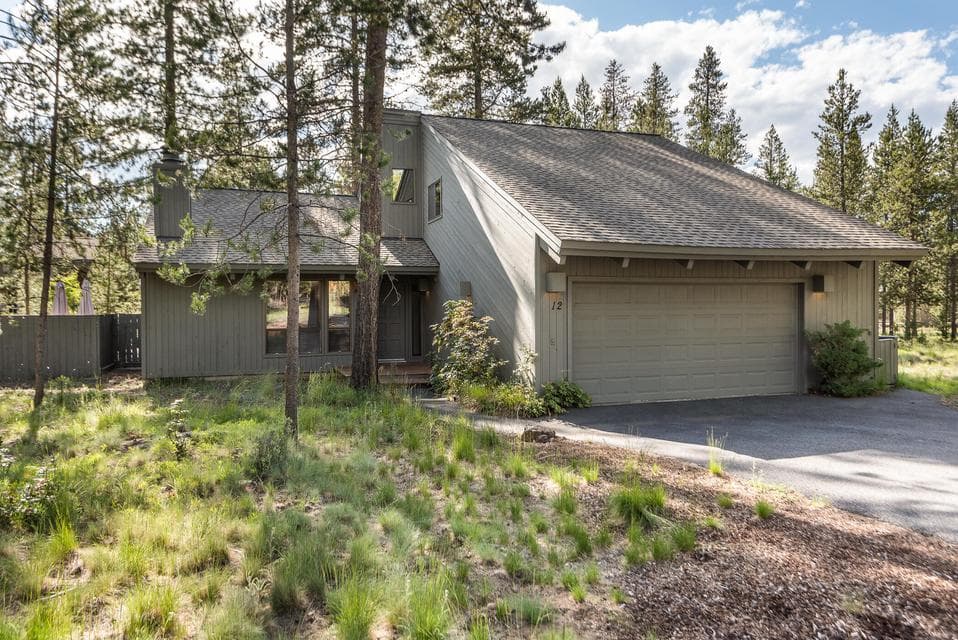 Photo of 57659 Cultus Lane 1 of 1