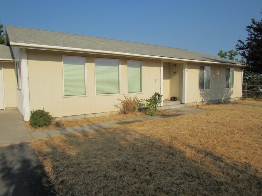 Photo of 40 SW McGlohin Lane 1 of 1