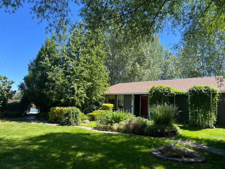 Photo of 3435 NW Dogwood Avenue 1 of 1