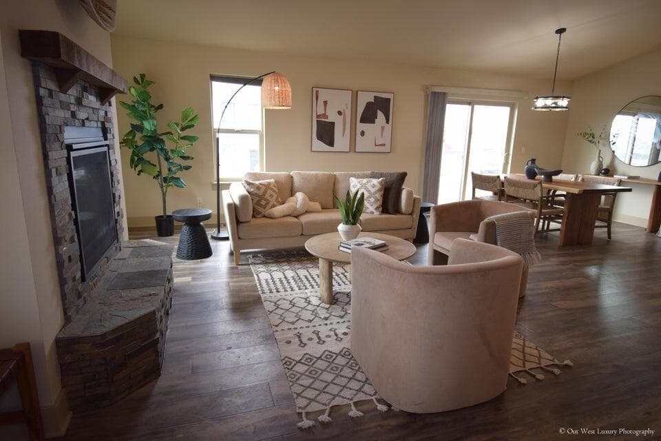 Photo of 2321 NE Colleen Road 1 of 1