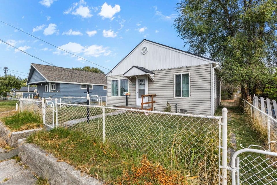 Photo of 744 NE Belknap Street 1 of 1