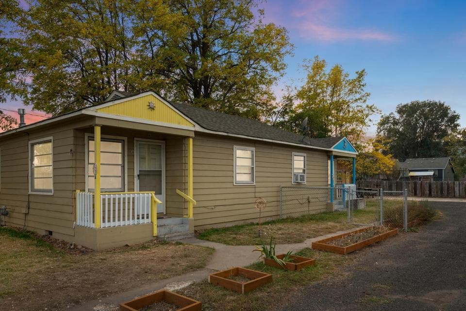 Photo of 177 NW Deer Street 1 of 1