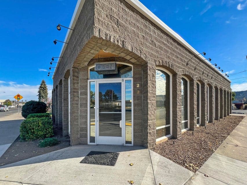 Photo of 220 NW Meadow Lakes Drive 1 of 1