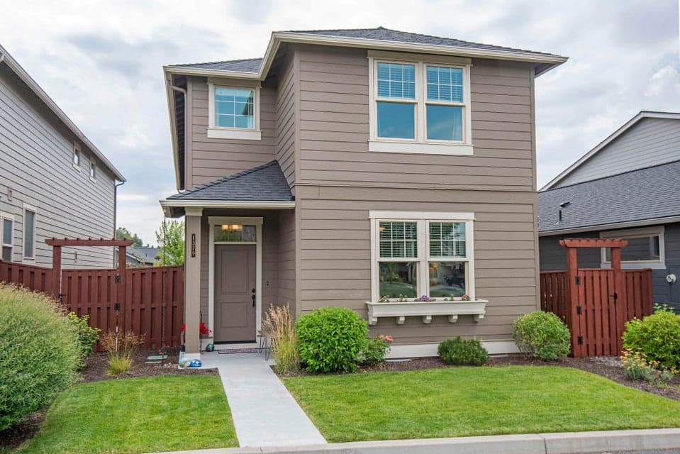 Photo of 1379 NE Barney Street 1 of 1