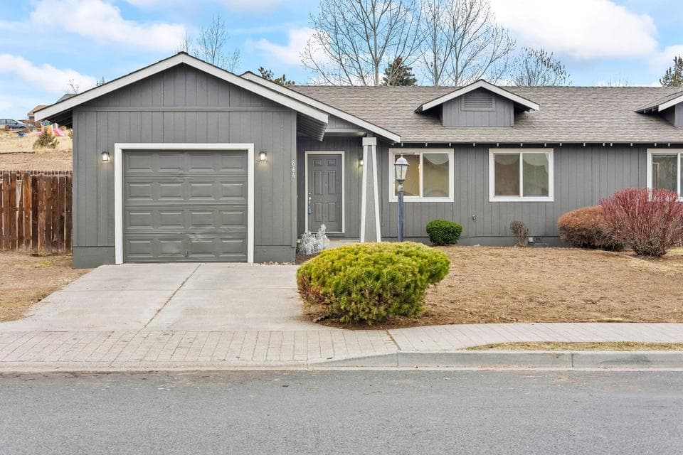 Photo of 844 SE Kierra Place 1 of 1