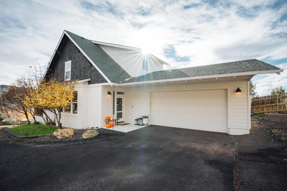 Photo of 2633 NE Bobbi Court 1 of 1