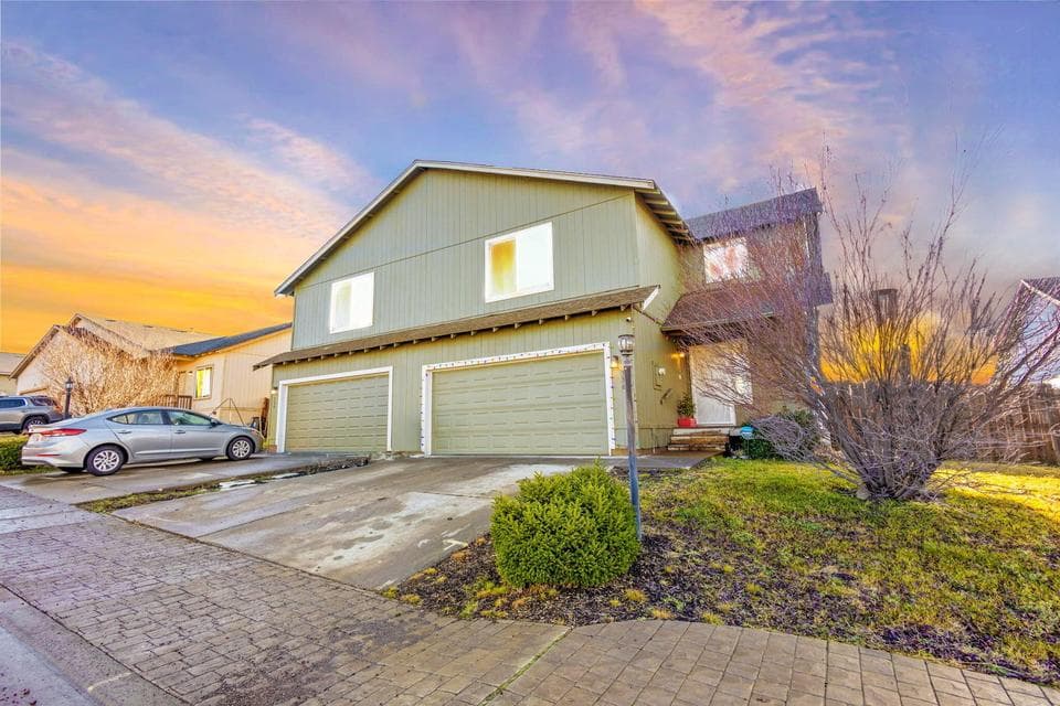 Photo of 336 SE Leisek Way 1 of 1