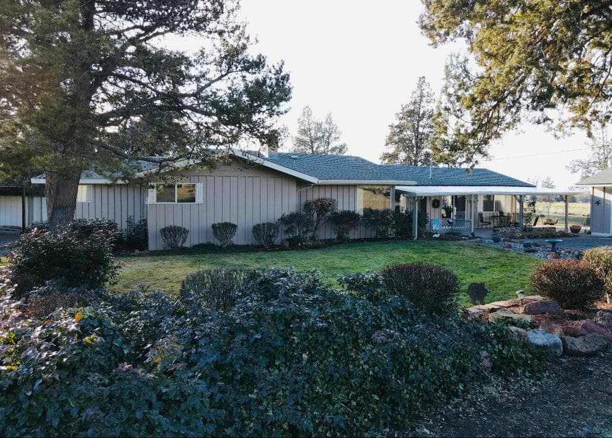 Photo of 165 SW Crestview Lane 1 of 1