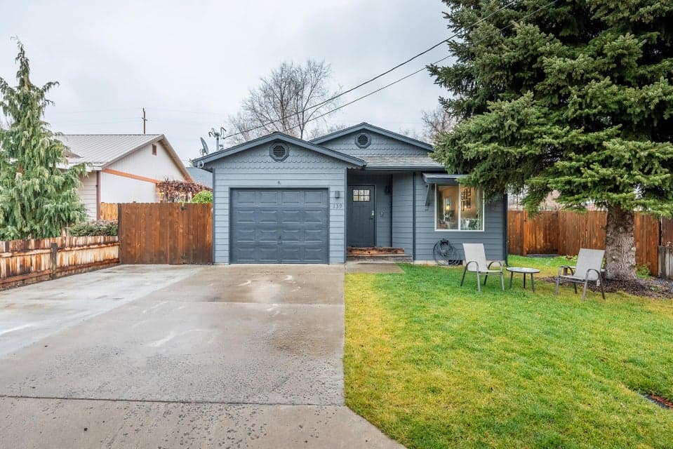 Photo of 139 NE 9th Street 1 of 1