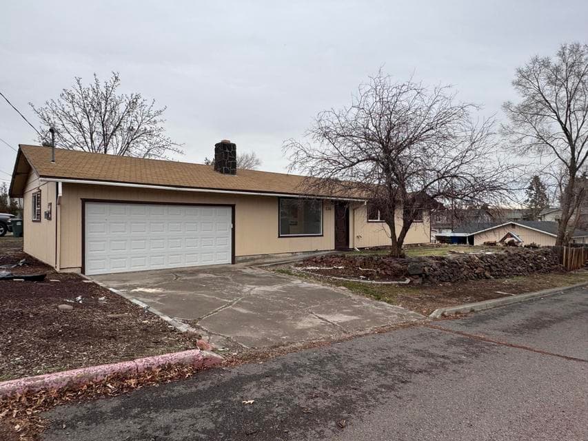 Photo of 236 SW I Street 1 of 1