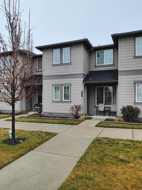 Photo of 2572 NE Purcell Boulevard 1 of 1