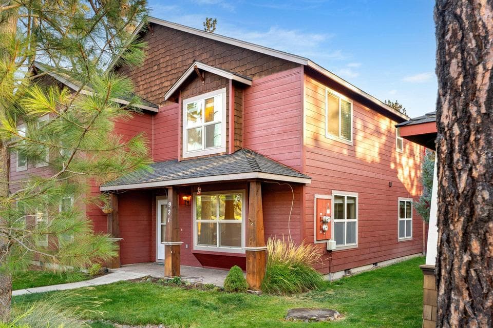 Photo of 921 E Cascade Avenue 1 of 1