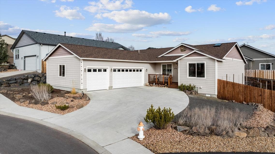 Photo of 1332 NE Pippen Lane 1 of 1