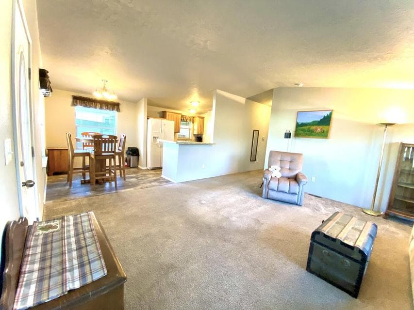 Photo of 185 NW Harwood Avenue 1 of 1