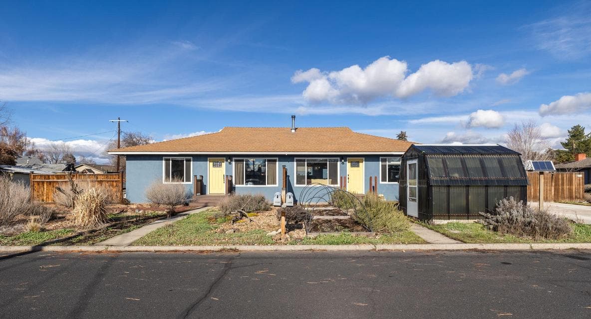 Photo of 1111 NE Lookout Avenue 1 of 1