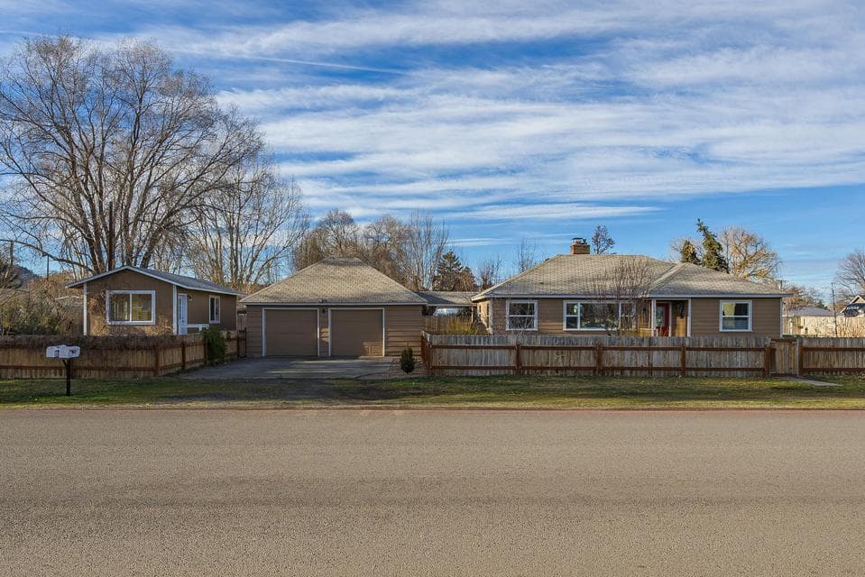 Photo of 501 SE Fairview Street 1 of 1
