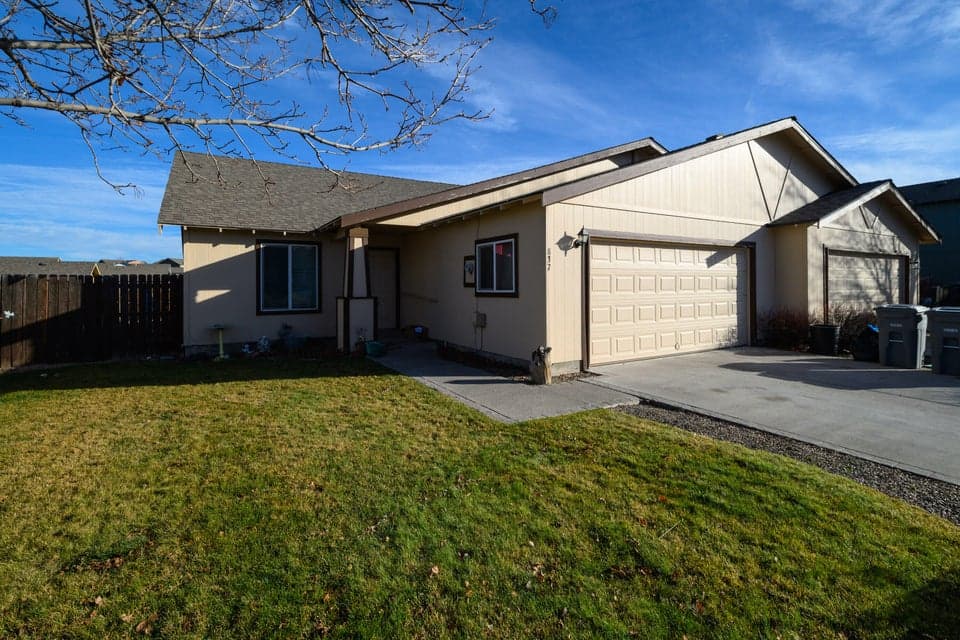 Photo of 837 SE Kierra Place 1 of 1
