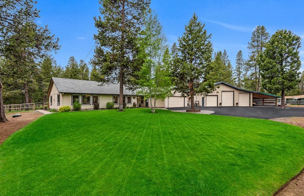 Photo of 15023 River Loop Drive E 1 of 1