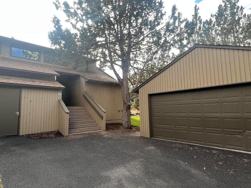 Photo of 6960 Robin Court 1 of 1