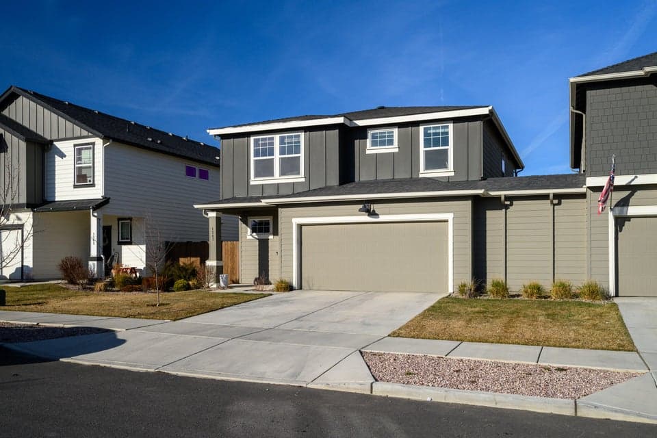 Photo of 1243 NW Varnish Avenue 1 of 1