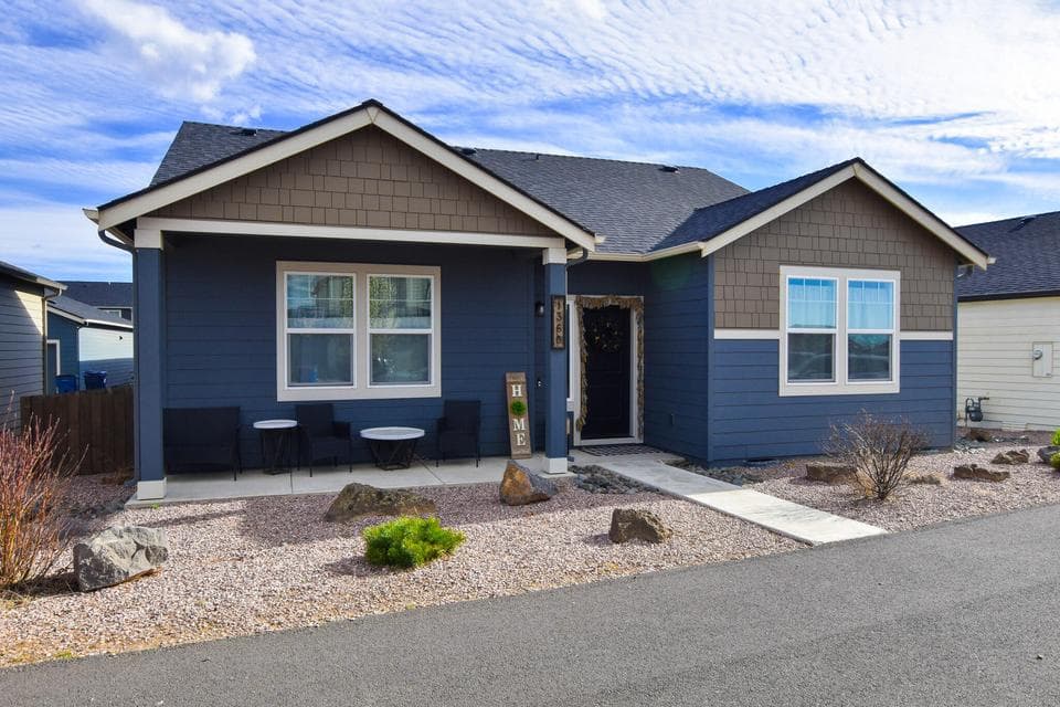 Photo of 1360 NW Varnish Avenue 1 of 1