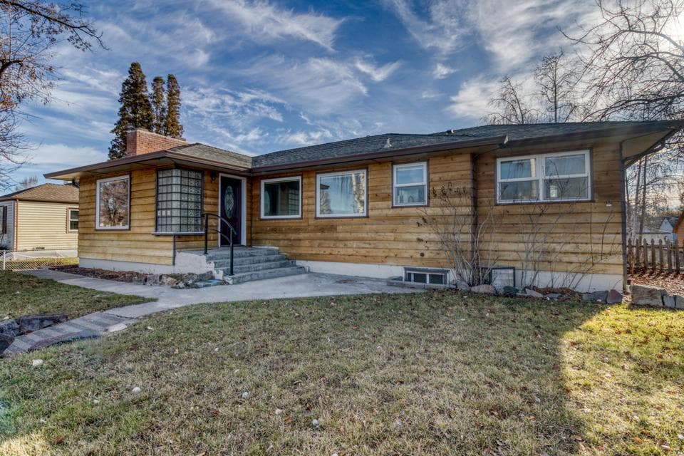 Photo of 422 SE 2nd Street 1 of 1