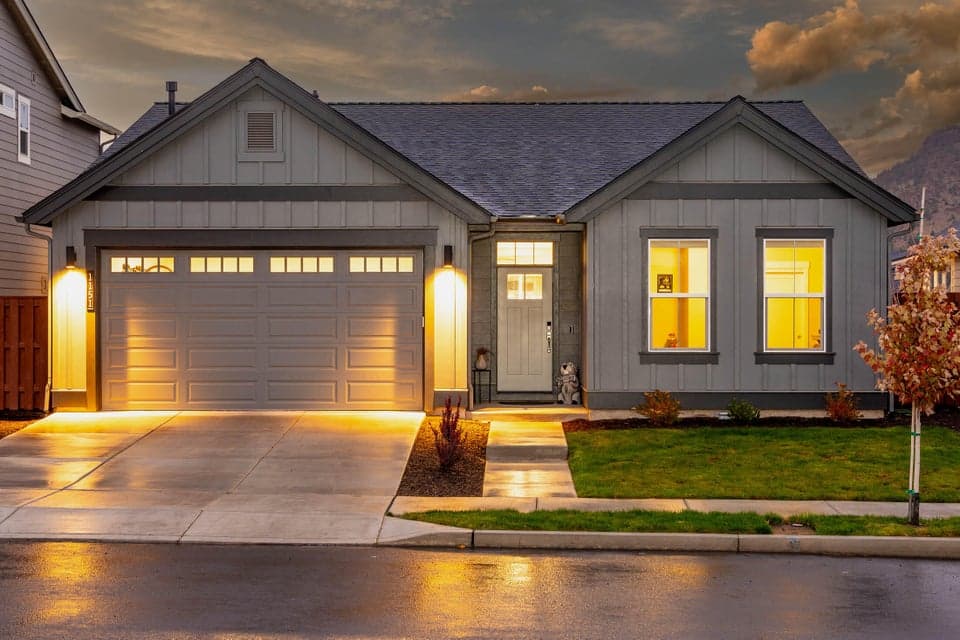 Photo of 1151 NE Henry Drive 1 of 1