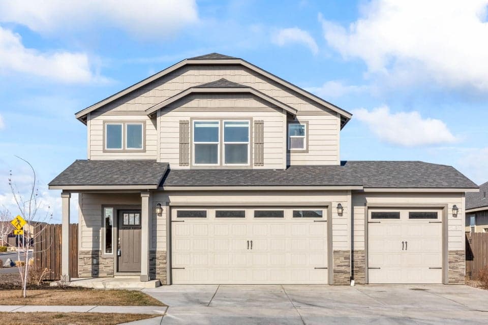 Photo of 2497 NW Hemlock Way 1 of 1