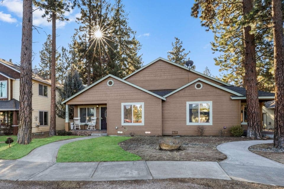 Photo of 973 E Cascade Avenue 1 of 1