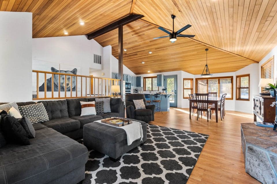 Photo of 18001 Tan Oak Lane 1 of 1