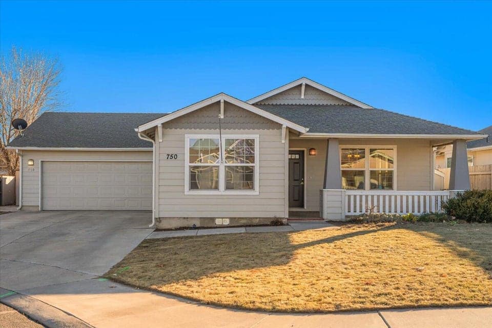 Photo of 750 NE Fieldstone Court 1 of 1