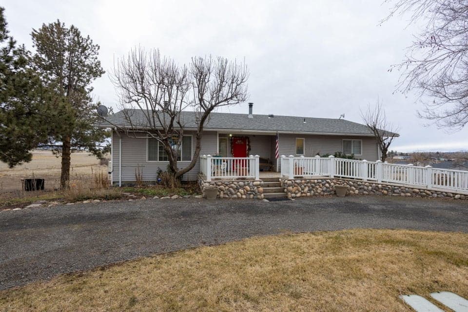 Photo of 727 NE Loucks Road 1 of 1