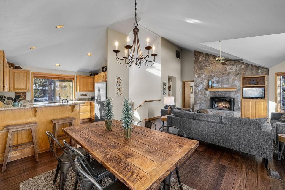 Photo of 57736 Vine Maple Ln. 1 of 1