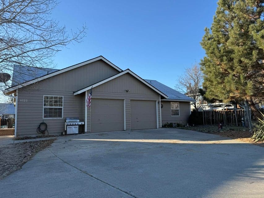 Photo of 1624 SW Rimrock Way 1 of 1