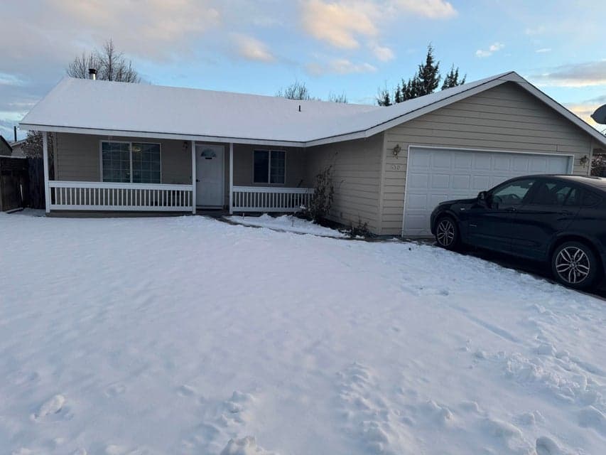 Photo of 630 NE Mariposa Avenue 1 of 1