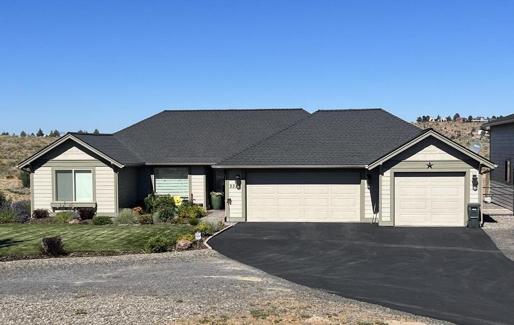 Photo of 2388 NE Hilltop Lane 1 of 1