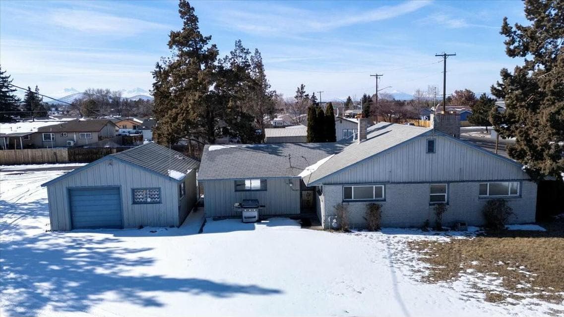 Photo of 740 NW Maple Avenue 1 of 1