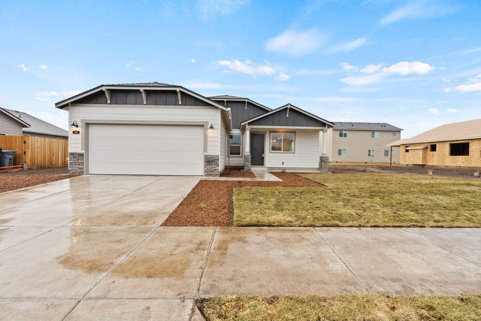 Photo of 262 NW Par Avenue 1 of 1