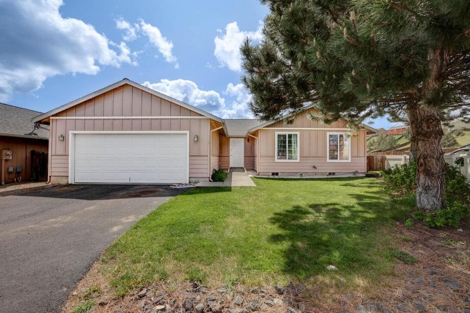 Photo of 453 SE Ponderosa Drive 1 of 1