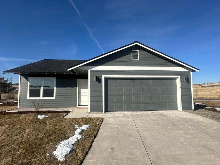 Photo of 725 NE McCampbell Street 1 of 1