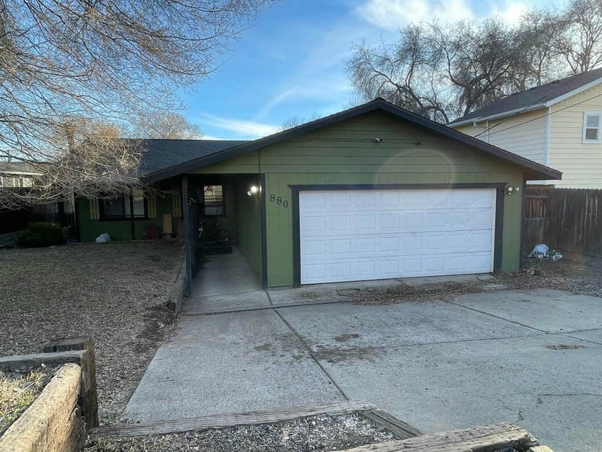 Photo of 880 NE 8th Street 1 of 1