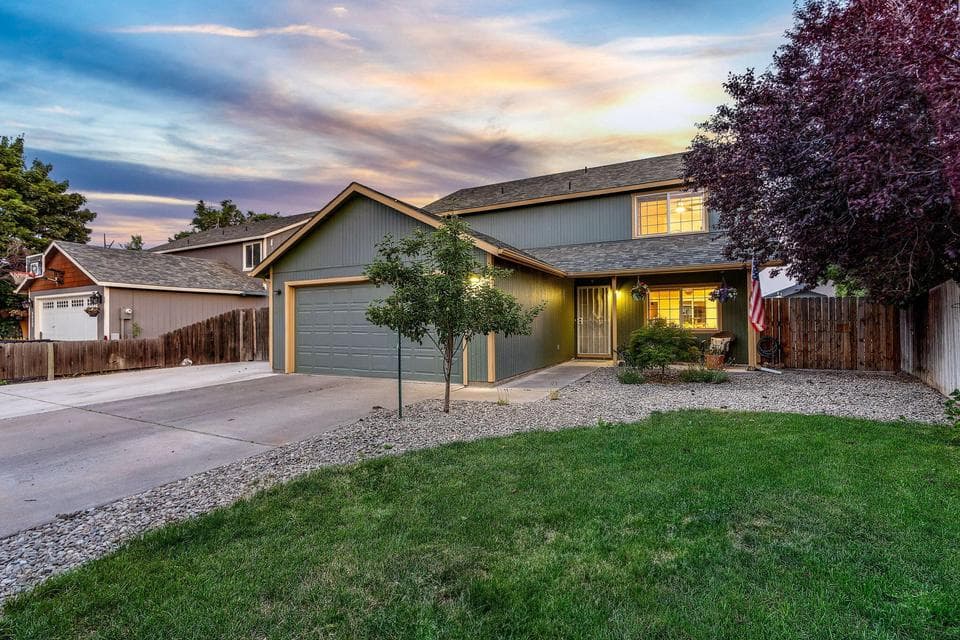 Photo of 904 NW Quince Place 1 of 1