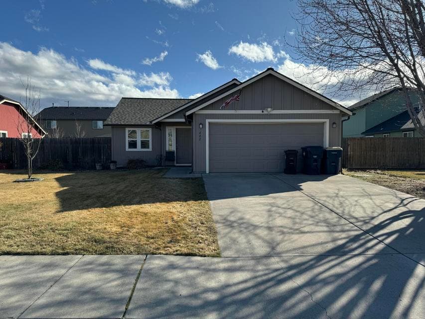 Photo of 442 NE Quince Avenue 1 of 1