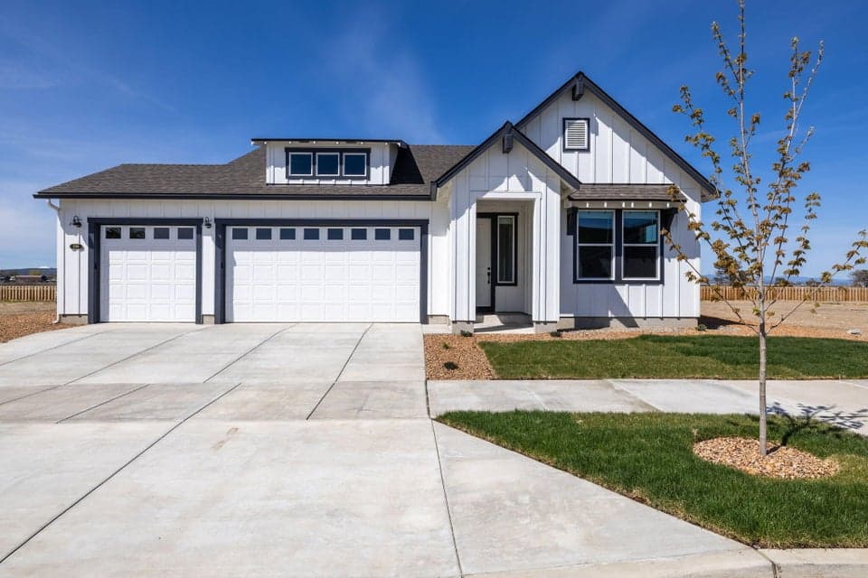 Photo of 1098 NW Fairway Road 1 of 1