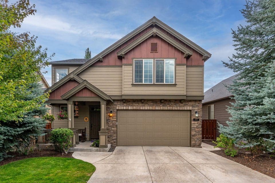 Photo of 1200 NE Steins Pillar Drive 1 of 1