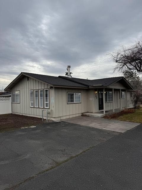 Photo of 764 NW Maple Avenue 1 of 1