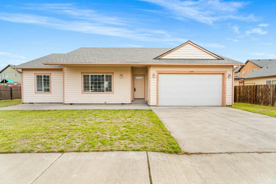 Photo of 1198 NW Peony Lane 1 of 1