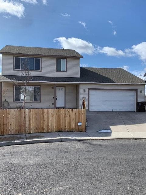 Photo of 400 NE Robin Court 1 of 1