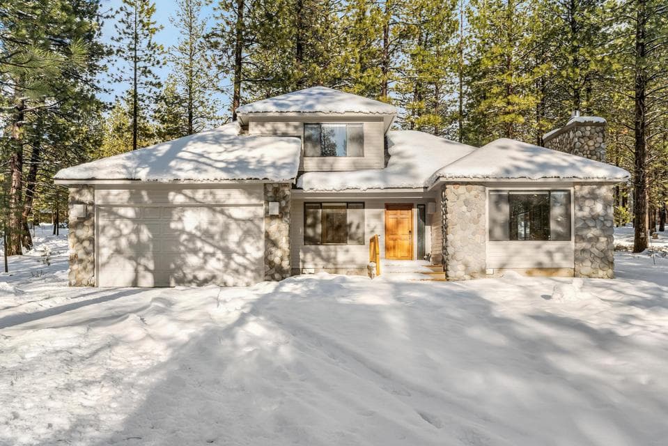 Photo of 17890 Mt Hood Lane 1 of 1